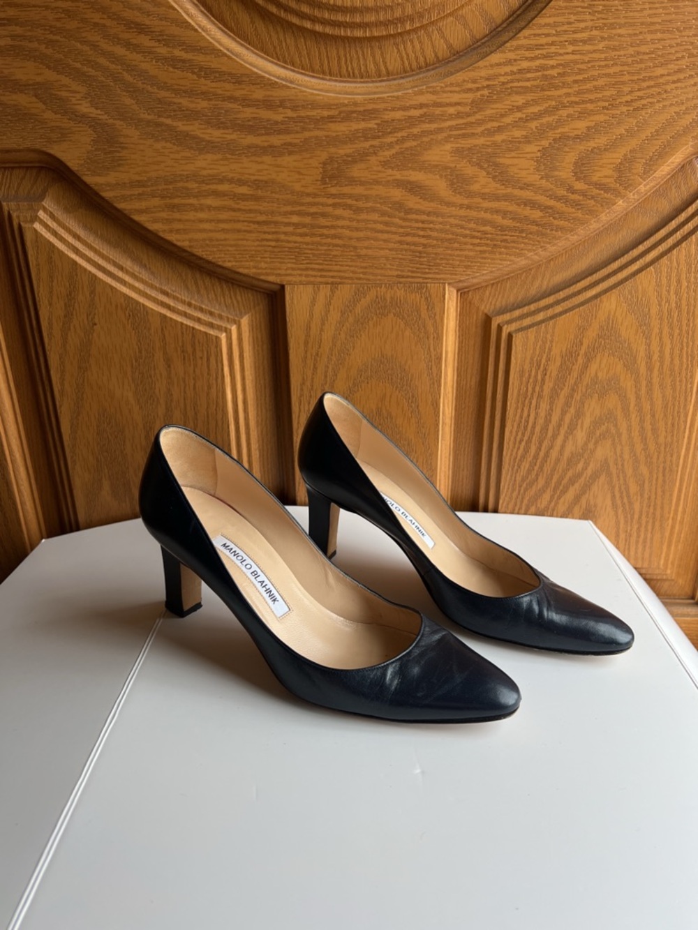 Manolo Blahnik Black Leather Pumps – Classic Pointed Toe Stiletto Heels